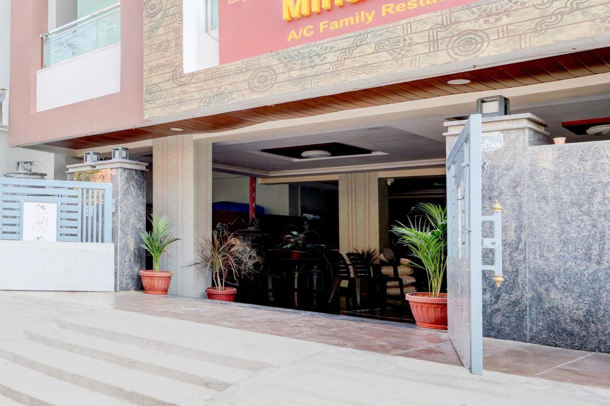 Hotel O Anoos Minarva Hyderabad Exterior foto